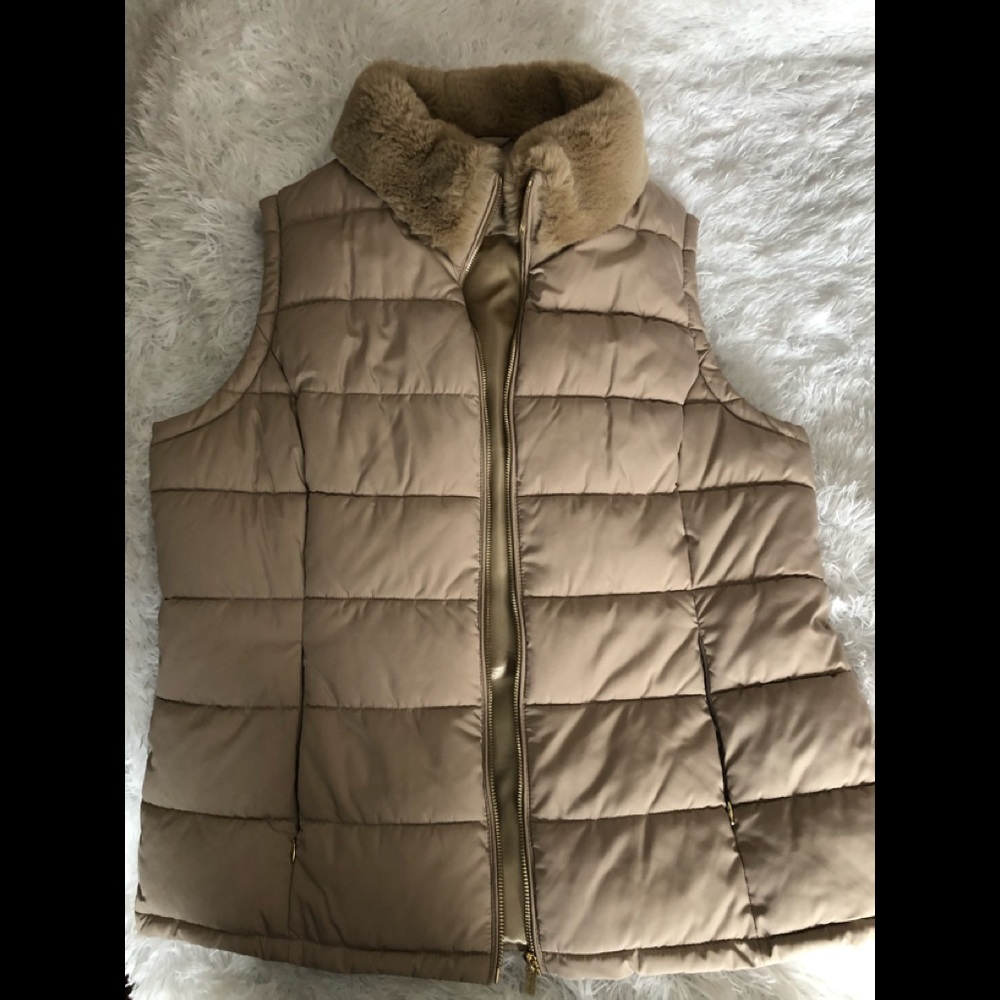 Calvin Klein XL tan/beige vest with faux fur trim collar- NWOT